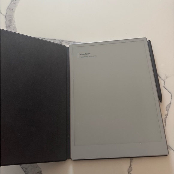 NWOB ReMarkable Tablet Paper Pro with cover - Picture 3 of 4